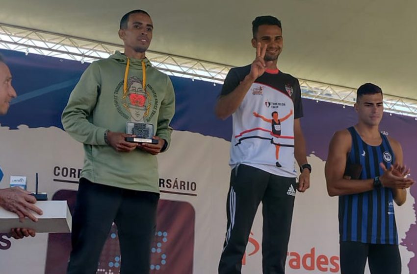  “Corredor-coletor” da EcoUrbis fatura medalha de ouro na Corrida de Aniversário ECP 123 anos