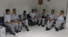  Equipe da limpeza de escolas técnicas do estado convivem com atrasar no pagamento dos direitos