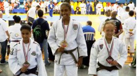 Judoca do Siemaco, Maria Beatriz, sobe ao pódio novamente