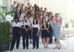 Rosas para as mulheres do Siemaco, celebrando um dia tão especial