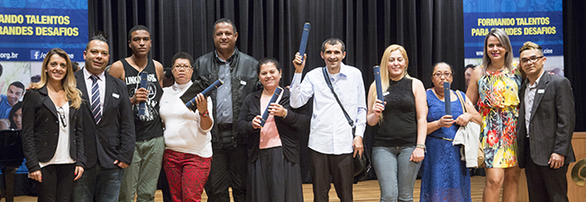  Formandos da Central de Cursos do Siemaco, numa parceria com o Seac e Metro, recebem diploma, emocionam e inspiram