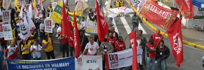  Manifestação em frente ao Walmart, em São Paulo, denuncia práticas anti-sindicais