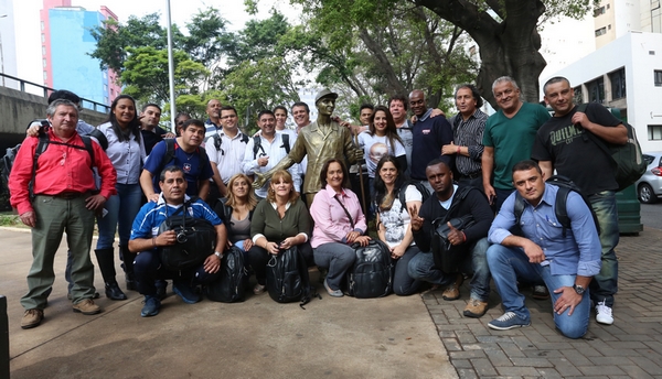  Sindicalistas da Argentina e Chile e Brasil visitam a Praça do Gari