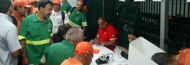 Trabalhadores da Loga movimentam a Garagem Jaguaré durante eleição da CIPA