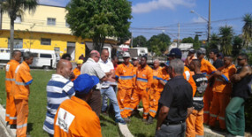 Equipe que poda as árvores na região de Ermelino Matarazzo denuncia falta de pagamento dos benefícios