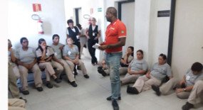 90% da equipe de limpeza do Fórum Ely Lopes filia-se ao Siemaco