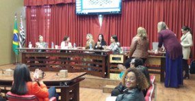 Ativistas femininas se unem contra a violência e a prevenção da dignidade e saúde das mulheres