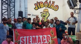 Bom mesmo é contar com amigos bons de bola no ambiente de trabalho