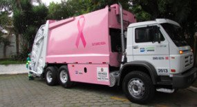  Caminhão rosa da Ecourbis circula pela capital paulista para difundir a campanha de combate ao câncer de mama