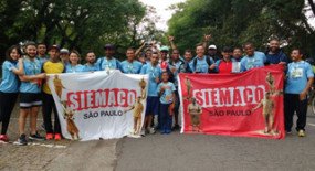 Coletores fazem a festa e o pódio na corrida que abriu o Novembro Azul