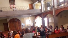 Comunidade católica reunida com o sindicato para falar sobre Violência Doméstica