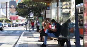 Decretos de Doria e Covas tornam obrigatório o uso de máscaras no transporte público em São Paulo
