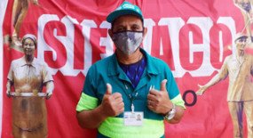  Departamento Jurídico e Previdenciário do SIEMACO-SP comemora aposentadoria de coletor da EcoUrbis garagem Leste