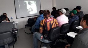 Educação Continuada da Central de Cursos proporciona contratação de ex-aluno por empresa multinacional