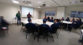 Equipe de comércio enfrenta maratona de integração para informar os trabalhadores do Asseio e Conservação