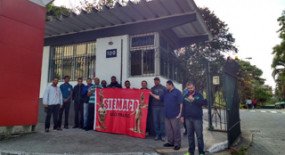Há dois meses sem salário, porteiros dos hospitais municipais continuam em greve