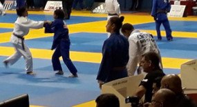  Judoca Bia volta aos tatames após recuperar-se de lesão descansando na Colônia de Férias do Siemaco