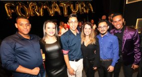 Professores da Educação Continuada da Central de Cursos do SIEMACO-SP auxiliam alunos a distância