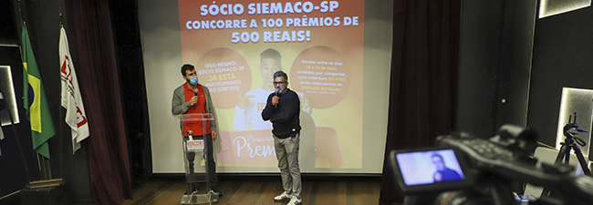 Quarto dia da Promoção Sócio Premiado sorteia 21 cartões alimentação aos trabalhadores da Limpeza Urbana