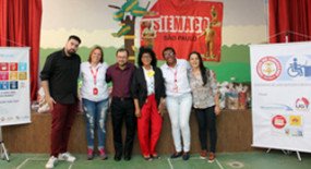 Sindicatos celebram a festa com as crianças da comunidade