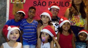 Sorrisos infantis, gratidão adulta