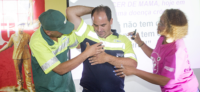 Com bom-humor, mesmo os temas mais difíceis como o câncer de mama pode ser discutido