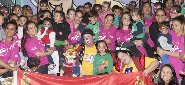 Na creche do Siemaco todos conversaram sobre câncer de mama: crianças, professores e mães
