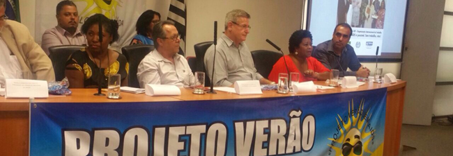 Projeto Verão sem Aids mobiliza sindicalistas, governo e população para difundir informações e combater a discriminação sobre a doença e o vírus HIV