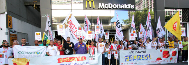 Na Avenida Paulista sindicalistas protestam no Dia Internacional do Trabalhador do setor de Fast Food