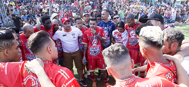 No futebol de Várzea as torcidas rivais torcem, celebram juntas e praticam o verdadeiro fairplay