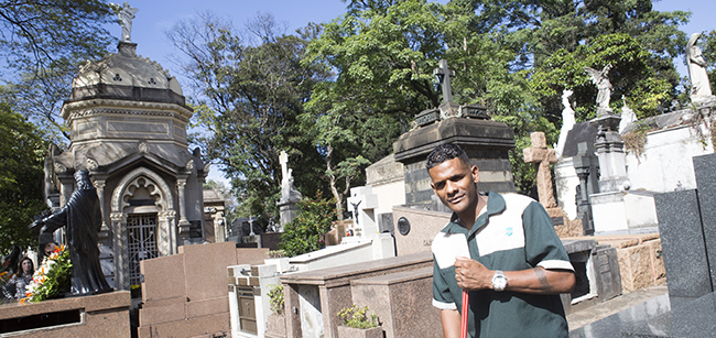  Reportagem Especial: Nos cemitérios, cuidando dos mortos para agradar os vivos – e sobreviver