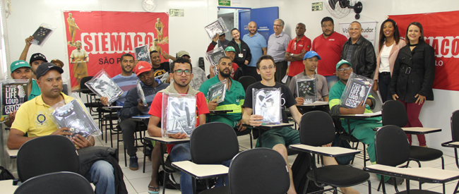 SIEMACO-SP inaugura Educação Continuada gratuita na garagem da EcoUrbis, com turmas lotadas
