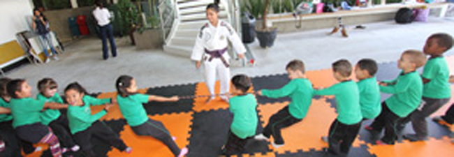 Brincando de lutar com a judoca campeã, Maria Beatriz
