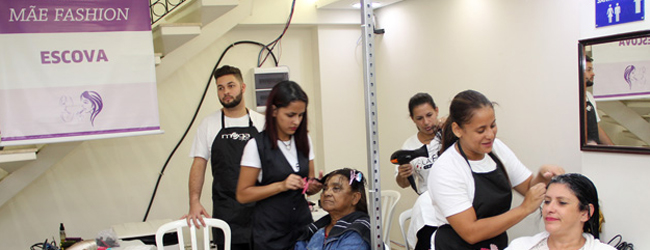 Trabalhadoras da limpeza e comércio vivem um dia de beleza