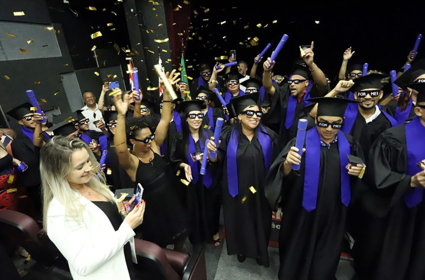  Central de Cursos do SIEMACO-SP celebra a formatura de mais 74 alunos