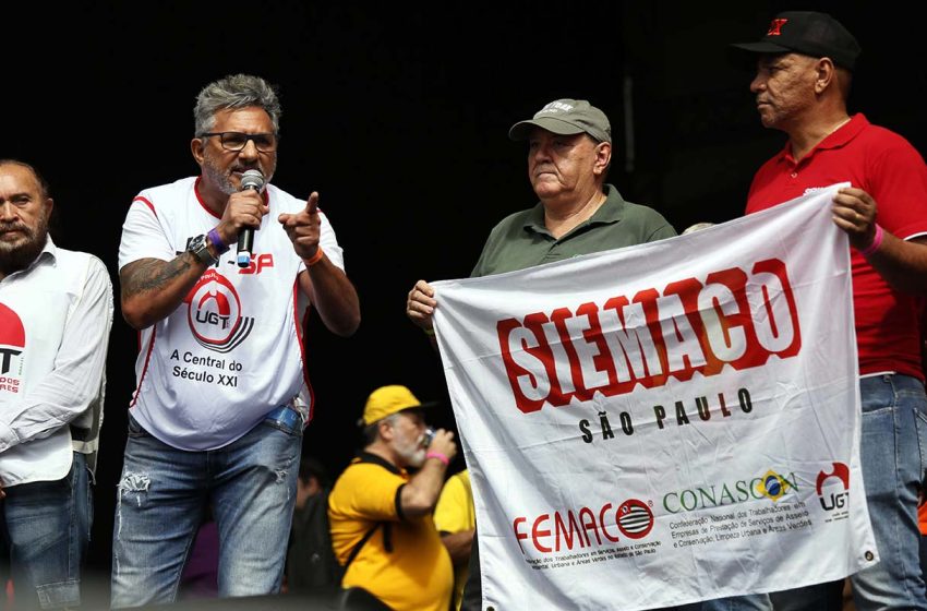  SIEMACO-SP participa de ato no Vale do Anhangabaú em que presidente Lula confirma aumento do salário mínimo no Dia do Trabalhador