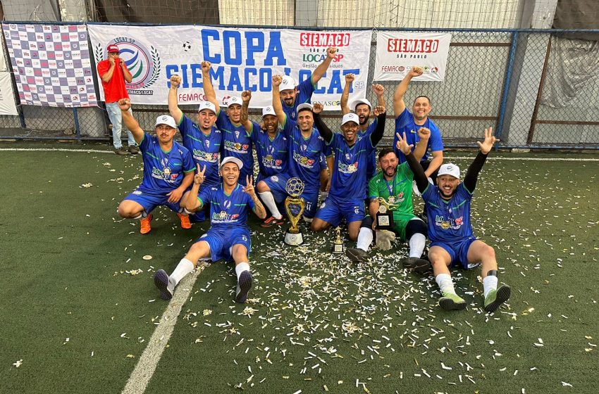  Ponte Preta leva o troféu de campeã da Copa SIEMACO Locat de Futebol Society