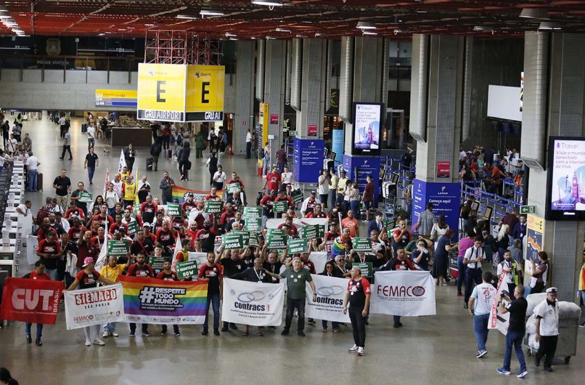  Protesto no Aeroporto de Guarulhos contra a Starbucks chama atenção para questões trabalhistas da multinacional