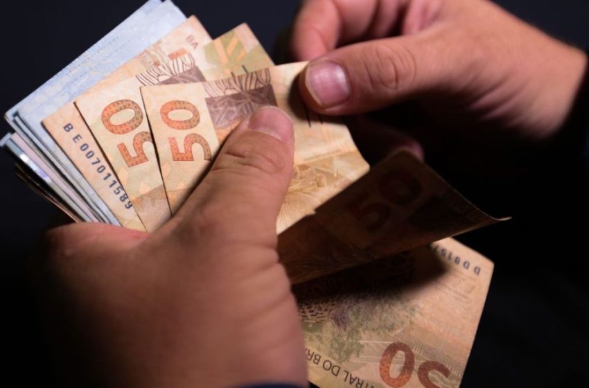  Salário mínimo de R$ 1.412 começa a ser pago ainda esta semana