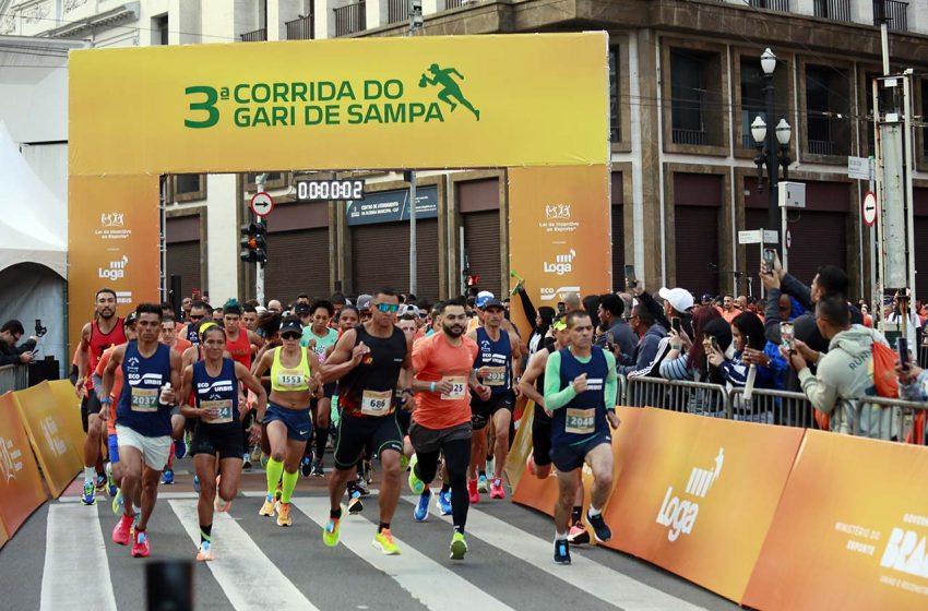 3ª Corrida do Gari de Sampa reúne quase 1.800 atletas no Centro Histórico da capital