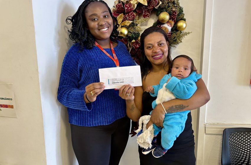  Auxiliar de Limpeza da Sodexo recebe Benefício Natalidade do SIEMACO-SP; mais de 770 cartões foram entregues em 2025