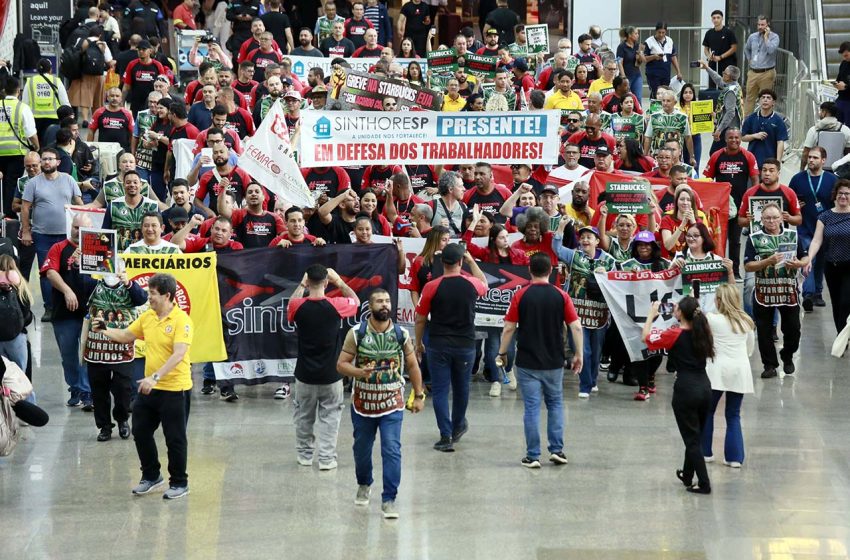  SIEMACO-SP participa de mobilização global nas lojas Starbucks do Aeroporto de Guarulhos por direitos trabalhistas