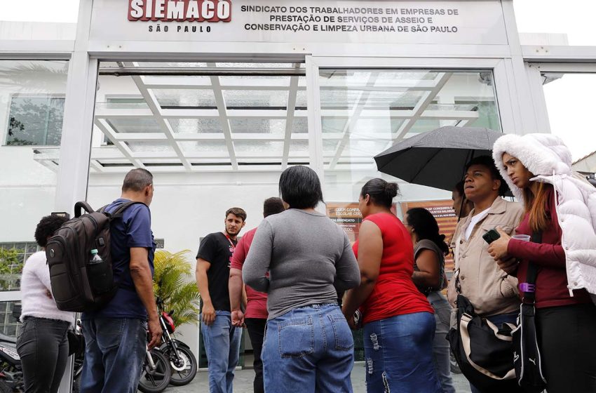  Ecoss Ambiental oferece 300 vagas para varredores e ajudantes em recrutamento na subsede Santo Amaro