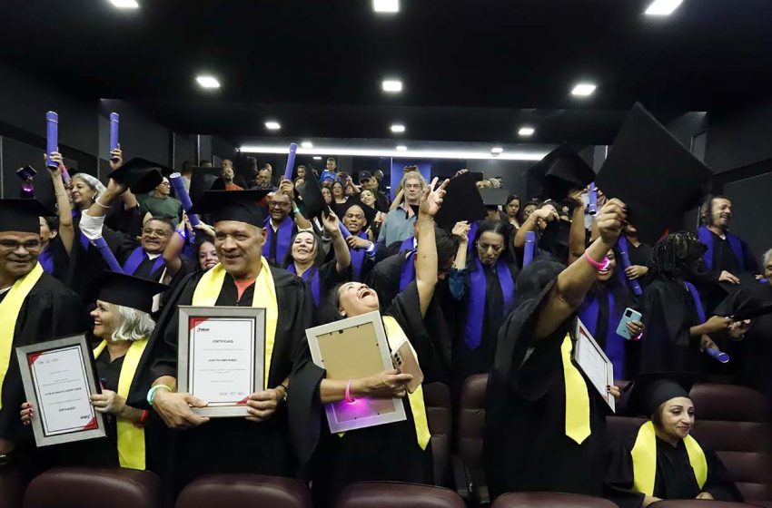  Formatura evidencia crescimento da educação continuada e novas oportunidades para trabalhadores do setor de serviços