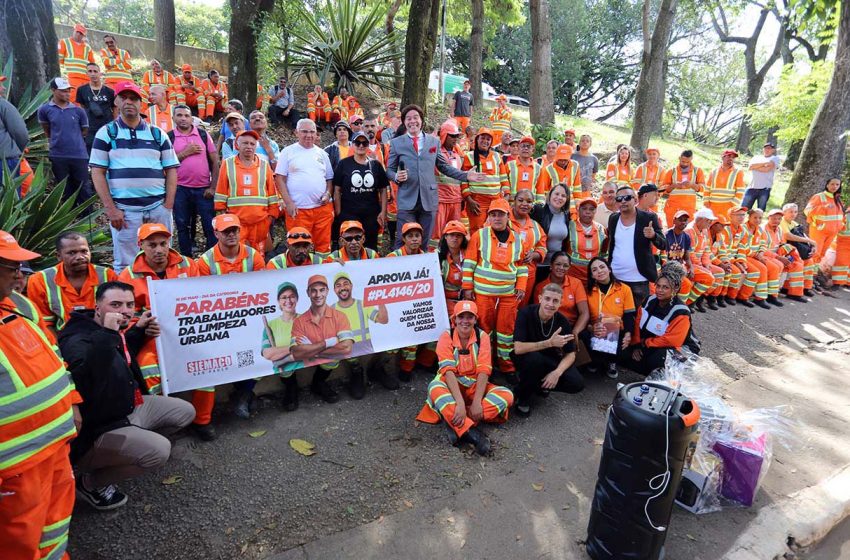  Ecoss Ambiental e SIEMACO-SP celebram ‘Dia do Gari’ com sorteios e homenagens em Pinheiros
