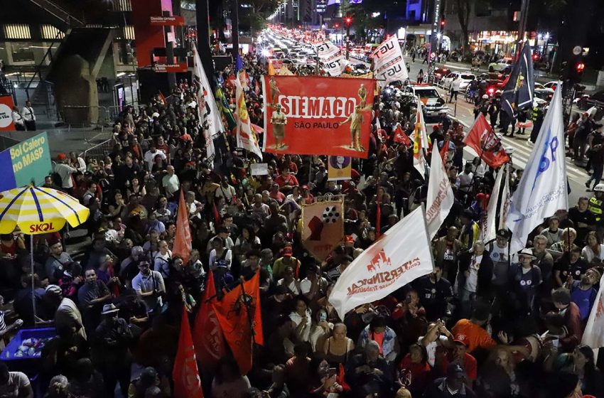  Trabalhadores protestam na Paulista pelo fim da escala 6×1 e pressionam Senado