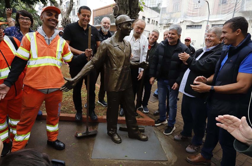  SIEMACO São Paulo reinaugura monumentos em homenagem aos trabalhadores da Limpeza na Praça Marechal Deodoro
